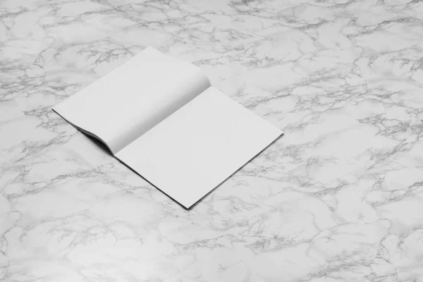 Magazine, journal ou catalogue maquillé isolé sur fond de marbre blanc . — Photo