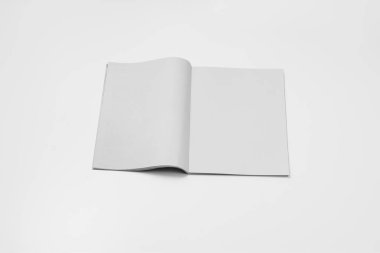 Model dergi, gazete veya katalog beyaz arkaplanda izole edildi.
