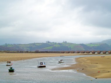 Bir kayıklar üzerinde tekneler