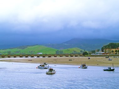 Bulutlu bir günde bir Haliç gemilerde