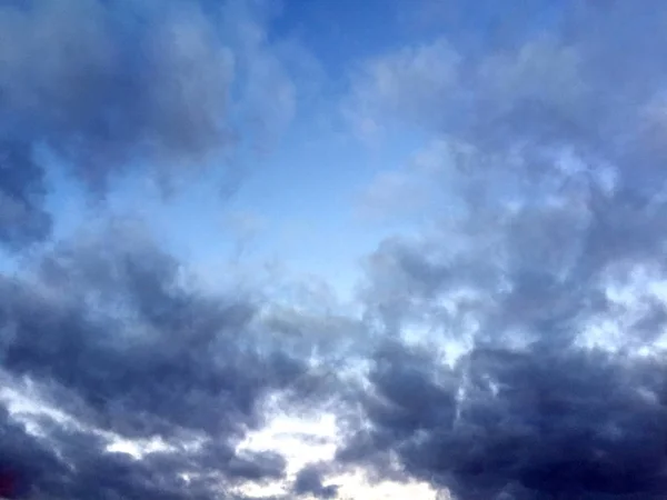 Bulutlar gökyüzü üzerinde doğal dokusuna — Stok fotoğraf