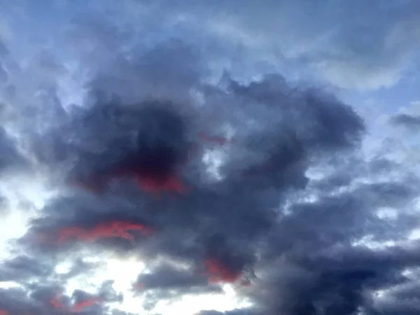 Bulutlar gökyüzü üzerinde doğal dokusuna — Stok fotoğraf