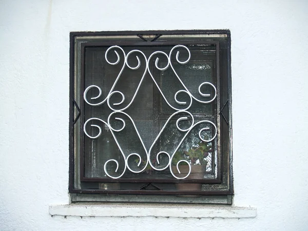 Traditionnels fenêtre sur le quartier juif à Hervas, Espagne — Photo