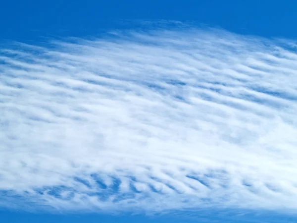 Beyaz bulutların üstünde gökyüzü doku — Stok fotoğraf