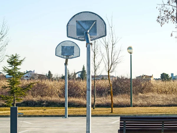 Basketball court on countryside at a village — Stock Photo, Image