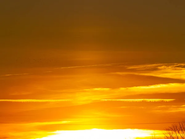 Sonnenuntergang auf dem Land mit oranger Farbe — Stockfoto