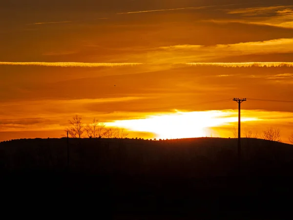 Sonnenuntergang auf dem Land mit oranger Farbe — Stockfoto