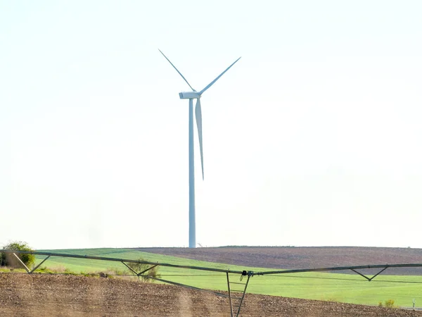 在农村在西班牙风力发电风车 — 图库照片