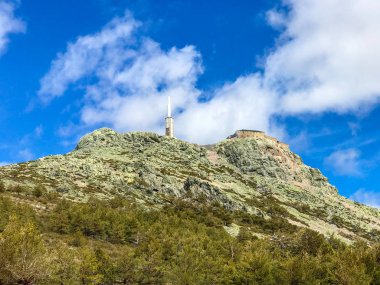 Mavi gökyüzü ve bulutlar ile PE a de Francia, Salamanca bulutlu bir günde dağlar görünümü
