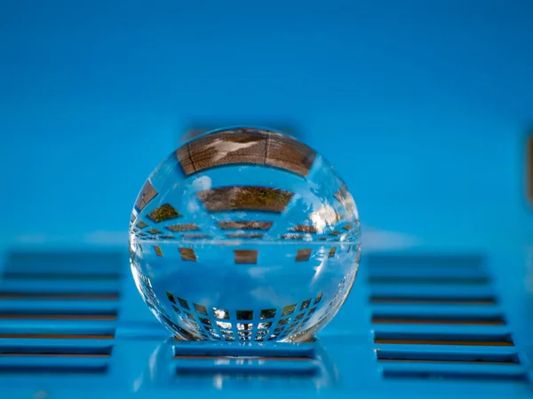Reflexões abstratas em uma bola de cristal / conceito de criatividade — Fotografia de Stock