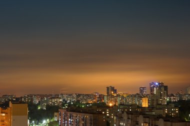 Gece şehir binaları