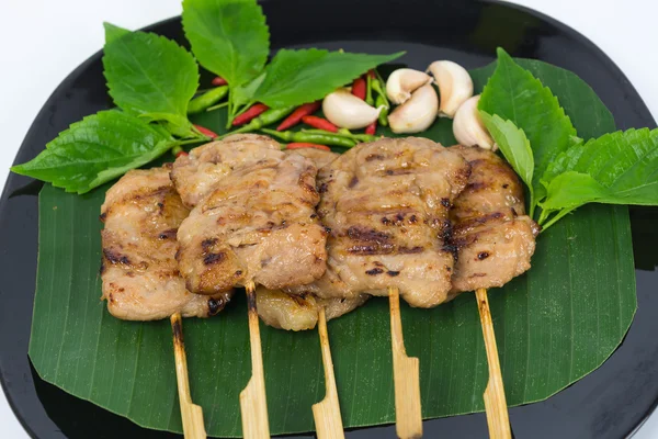 Porco grelhado no prato. Comida tailandesa — Fotografia de Stock