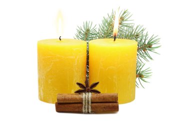 beyaz zemin üzerinde Noel mumlar