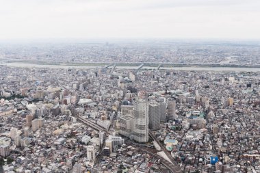 Tokyo sokaklarında yürümek