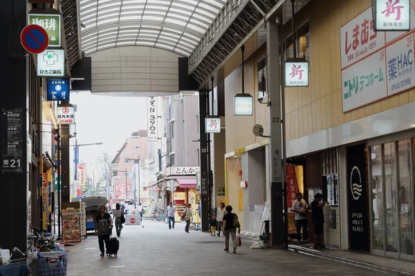 Tokio, Japan--27 September 2017: Shopping street in Asakusa. A — Stockfoto