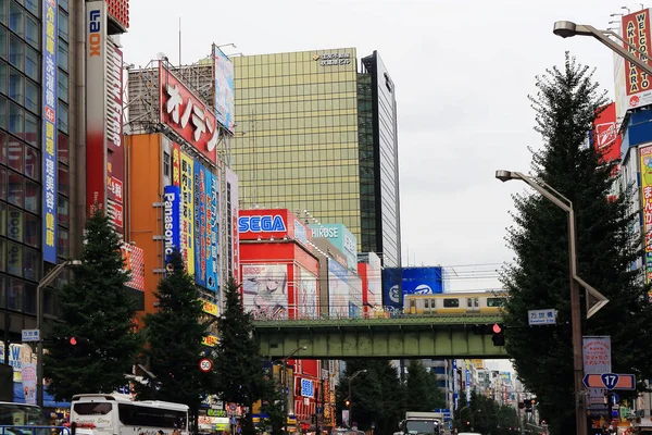 TOKYO, GIAPPONE - 27 settembre 2017: Negozi di elettronica e ani — Foto Stock