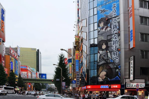 TOKYO, JAPON - 27 septembre 2017 : Magasins d'électronique et d'ani — Photo