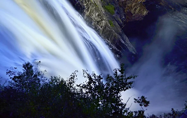 Montmorency bunte Wasserfälle bei Nacht - Blick von oben - Wasser — Stockfoto