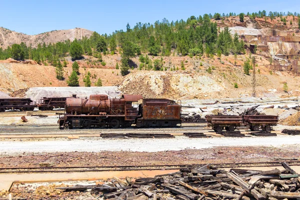 生锈的旧蒸汽机车 — 图库照片