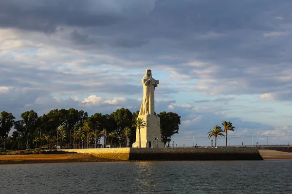 Monument Panorama, Cristobal Colon sculpture à Huelva, Andalousie — Photo