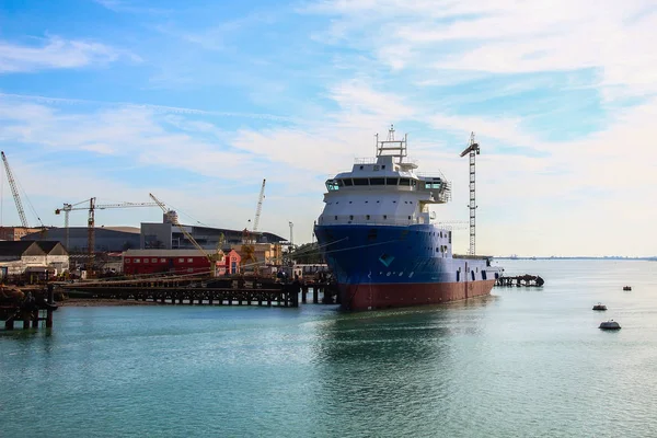 Paesaggio Grande Barca Pesca Gru Nel Cantiere Navale Contro Una — Foto Stock