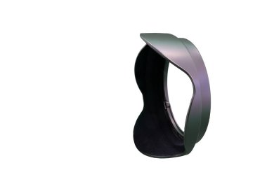 Lens kaputu beyaz arkaplanda izole edilmiş ve metin için boşluk var