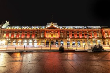 Kleber Meydanı (Place Kleber) Strasbourg, Fransa 'da buz pateni sahası