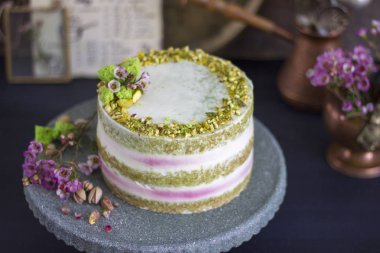 Antep fıstığı ile Ahududu cake