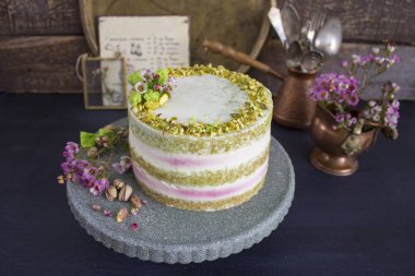 Antep fıstığı ile Ahududu cake