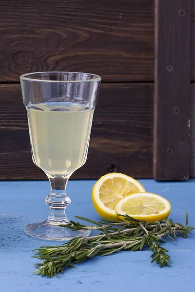 Ein Glas frische, köstliche Limonade — Stockfoto