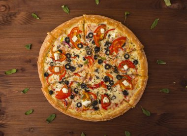 Pizza jambon peynir, domates ve biber ile