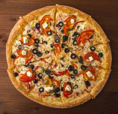 Pizza jambon peynir, domates ve biber ile