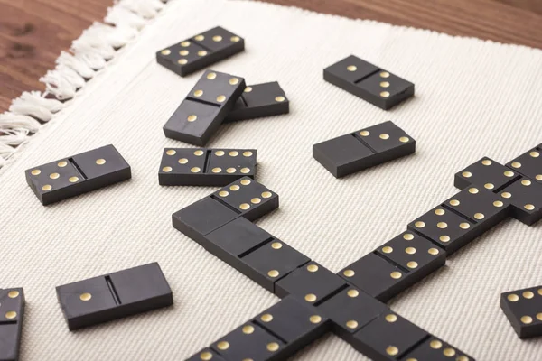 Les dominos sont noirs. Fond clair . — Photo