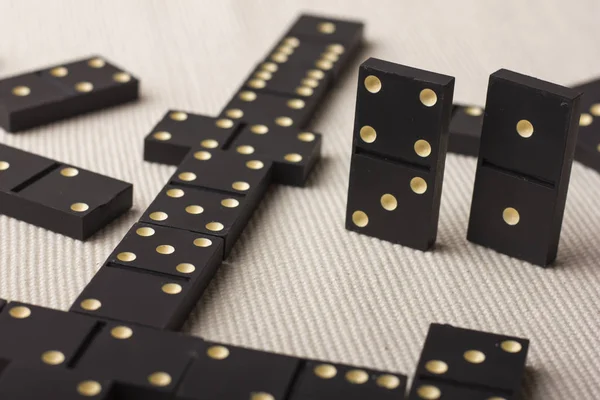 Domino är svarta. Ljus bakgrund. — Stockfoto