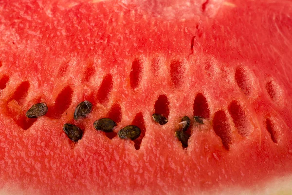 Die Textur einer reifen, roten Wassermelone mit Samen. Nahaufnahme — Stockfoto
