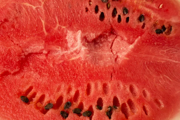 A textura de melancia madura e vermelha com sementes. Close-up — Fotografia de Stock