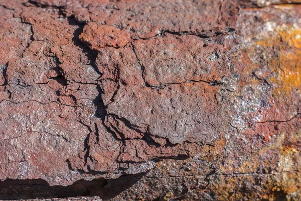 Karanlık yıpranmış paslı arka plan. Kaba demir pas