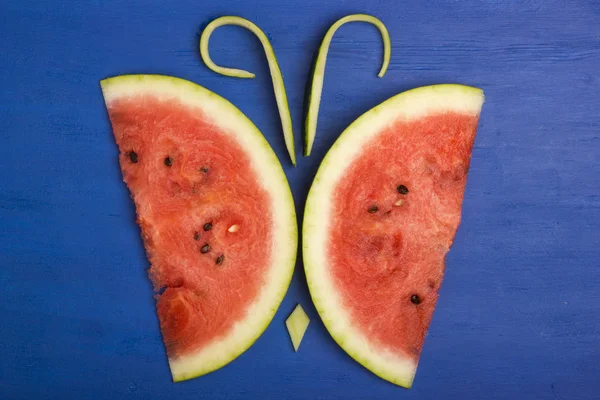 Motýl je vyroben z kusů melounu — Stock fotografie