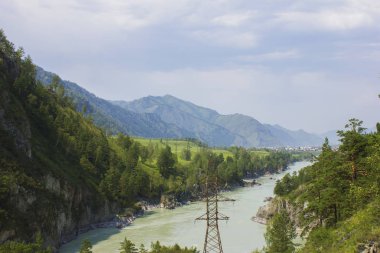 Çok güzel dağ nehir Katun. Rusya, Sibirya, Altay