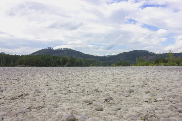 Ebbe auf dem Fluss Katun. Russland, Sibirien, Altai — Stockfoto