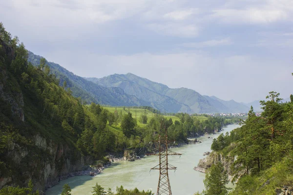 Çok güzel dağ nehir Katun. Rusya, Sibirya, Altay