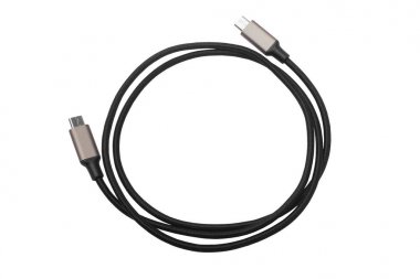 Telefon için siyah kordon. Türü C. Beyaz arka plan üzerinde 