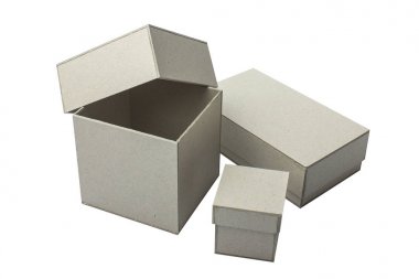 Tasarımınızı tanıtımı için karton bir kutu. Nesneler beyaz arka plan üzerinde. İzole 