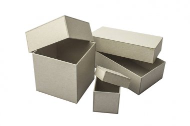 Tasarımınızı tanıtımı için karton bir kutu. Nesneler beyaz arka plan üzerinde. İzole 