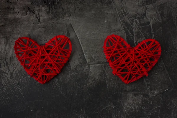 İki kalp bir artı işareti karanlık bir arka plan ile. St. Valentine's gün ve düğün için Tema