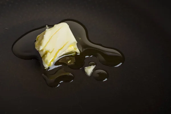 Pfanne Mit Olivenöl Und Einem Stück Butter Kochen Für Frühstück — Stockfoto
