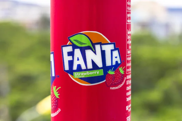 Phuket Thailandia Gennaio 2018 Bevanda Gassata Fanta Fragola Sullo Sfondo — Foto Stock