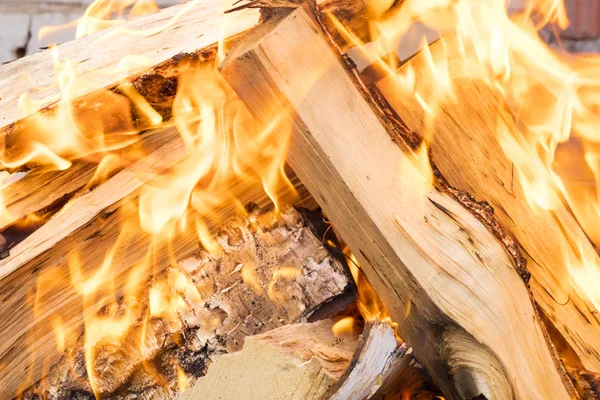 Fechar de uma chama em um piquenique — Fotografia de Stock