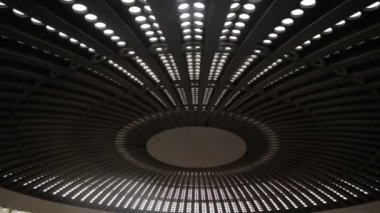 Dairesel kubbe, yukarı doğru görünümü