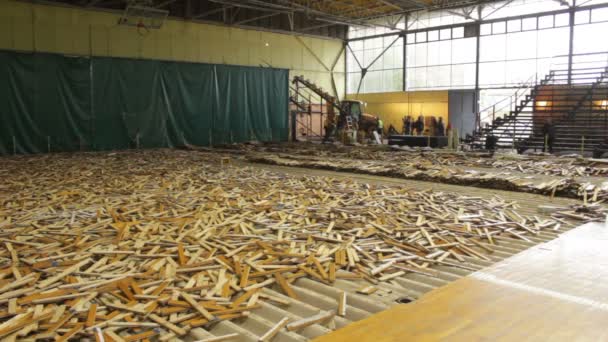 Trabajos de construcción de la renovación del pabellón deportivo — Vídeo de stock